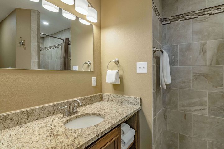 1 King Bed Suite (2 of 15)