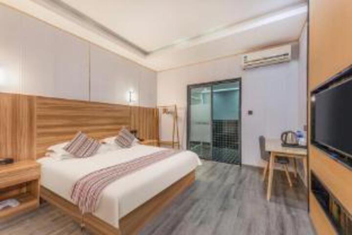 Room 7 of 8
