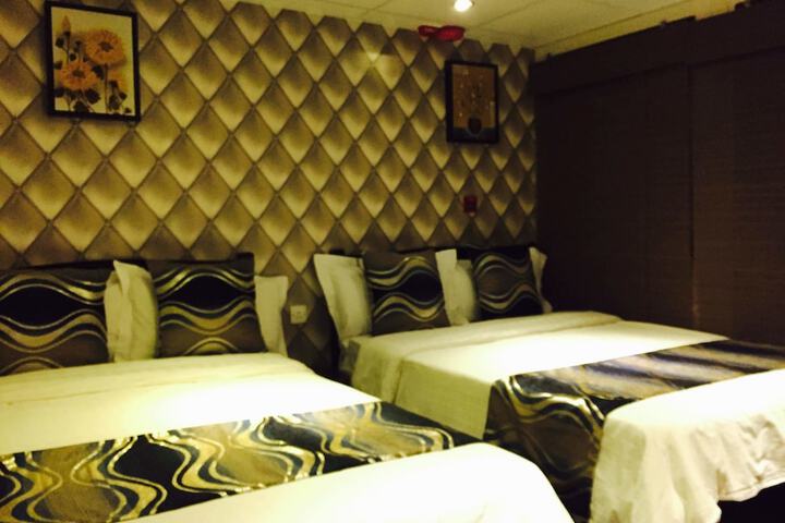 Room 28 of 73