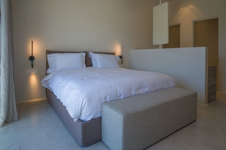 Room 16 of 44