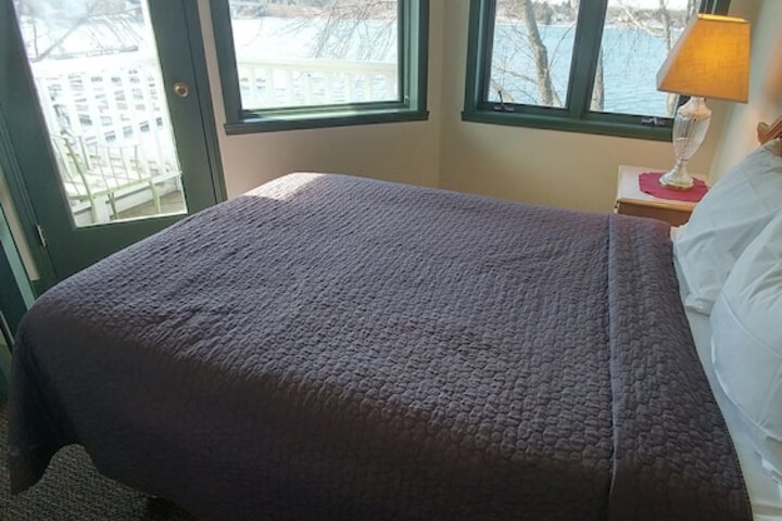 Room 33 of 128