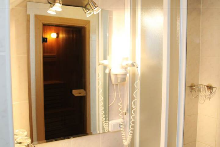 Room 3 of 49