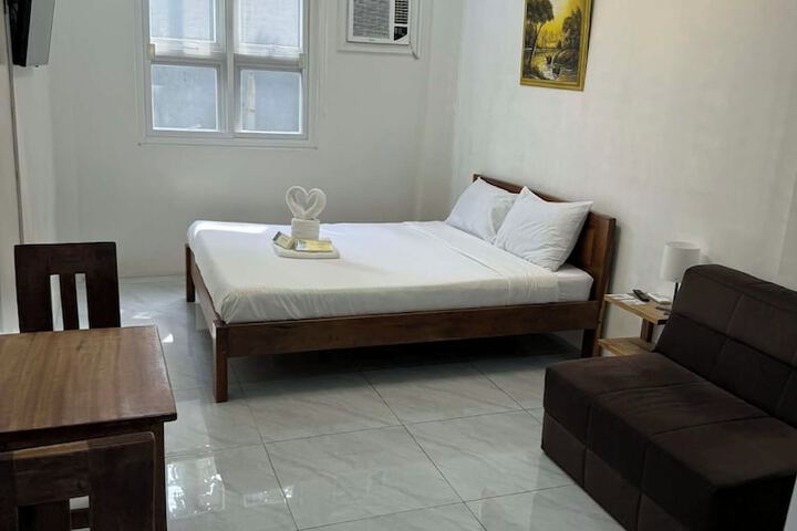 Room 6 of 12