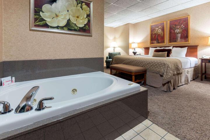 1 King Bed Refrigerator, Microwave (1 of 11)