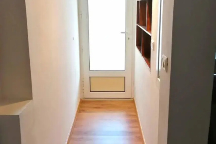 Room 8 of 9