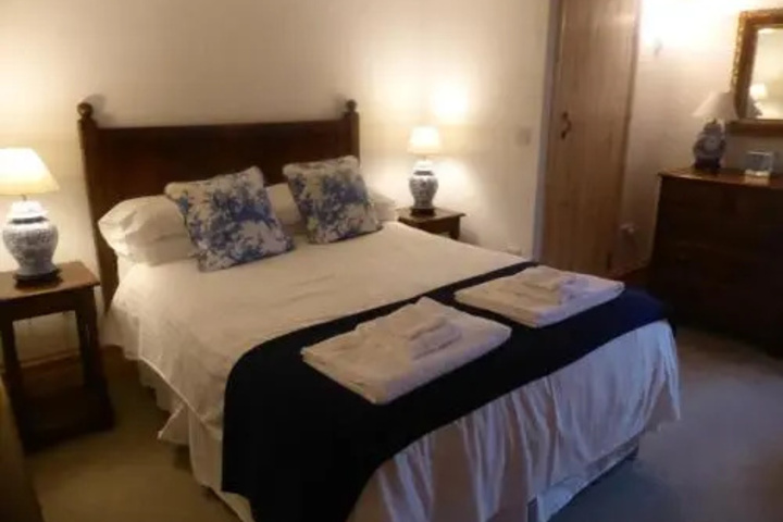 Room 2 of 8