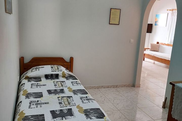 Room 14 of 192