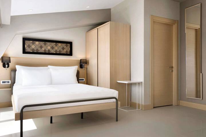 Room 12 of 14