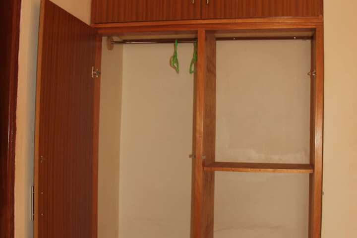 Room 13 of 32