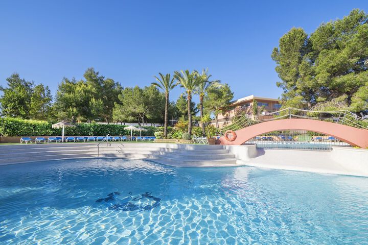 Pools & Facilities