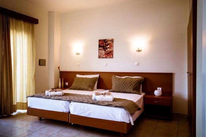 Room 3 of 34