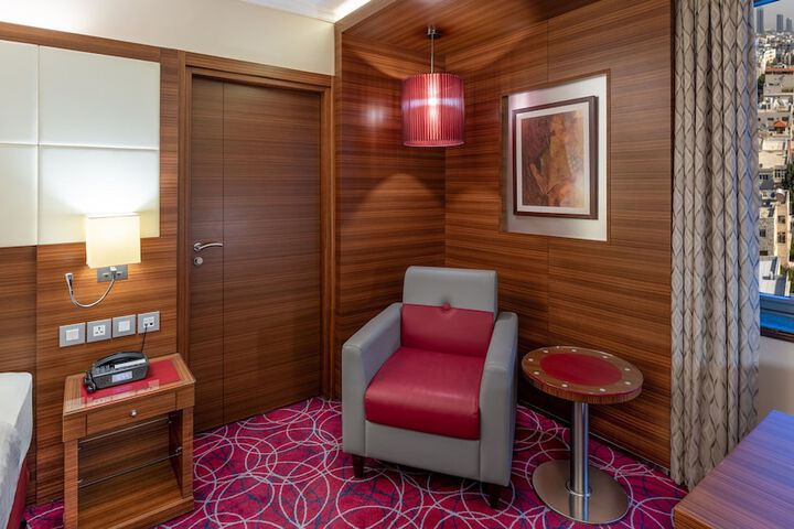 Room 26 of 151