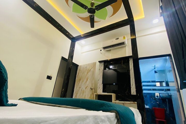 Room 10 of 19
