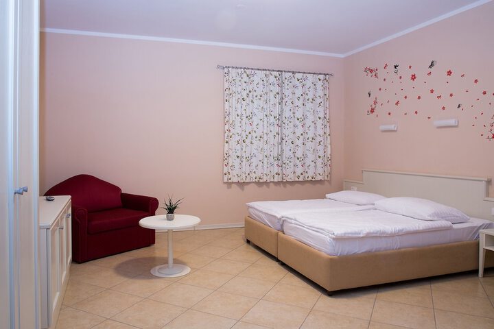Room 6 of 30