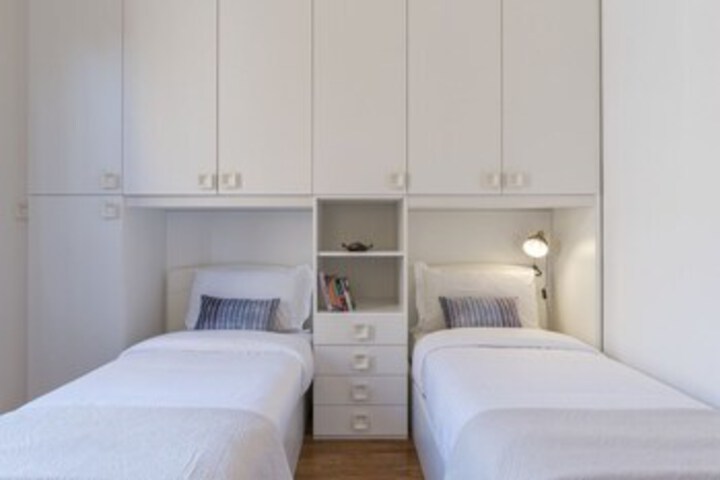 Room 11 of 34