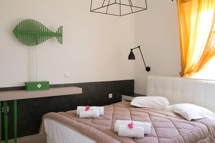 Room 14 of 100