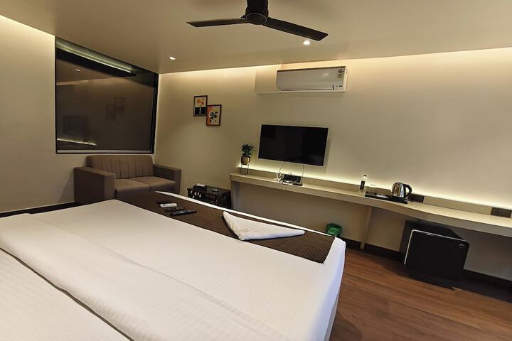 Room 28 of 90