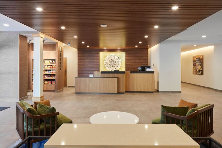 Lobby lounge