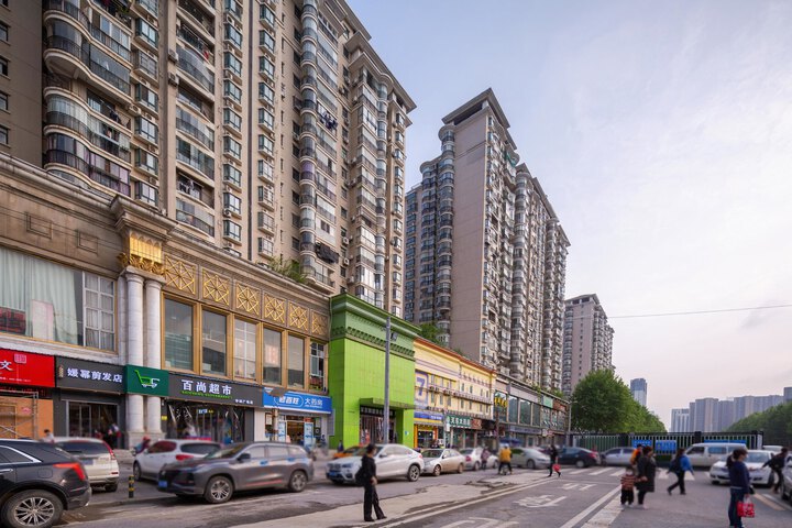 Lexiang hotel (yujiatou campus store of Wuhan University of Technology)