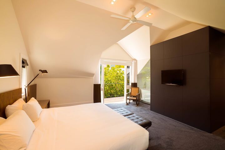Room 2 of 90