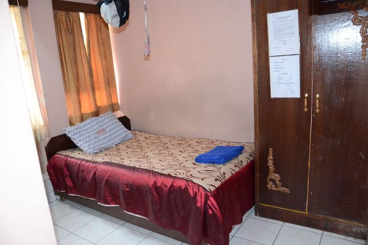 Room 12 of 18