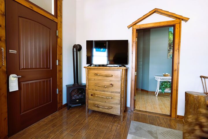 Lodge Premium Cabin Queen Bed (19 of 79)