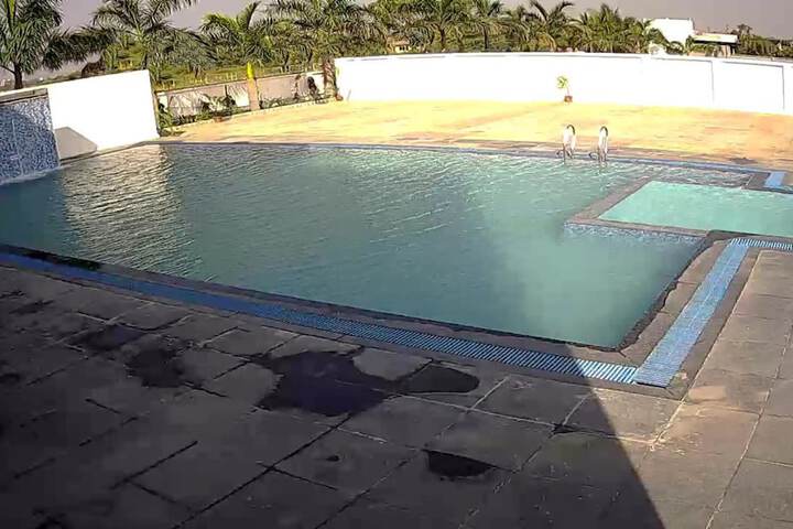 Pool 15 of 36