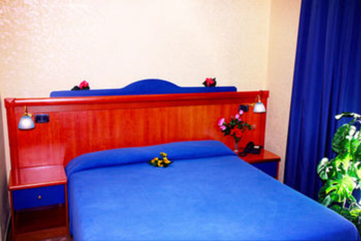 Room 13 of 25