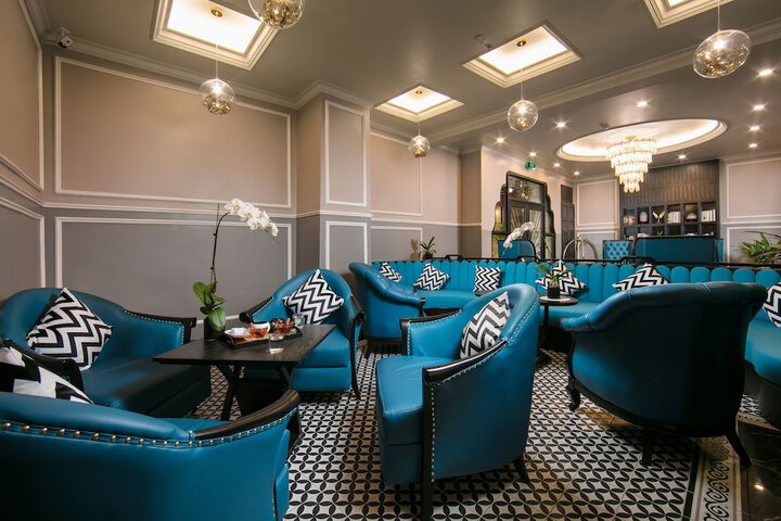 Lounge 100 of 121