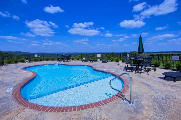 Pool 15 of 21