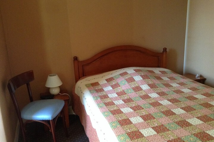 Room 6 of 12
