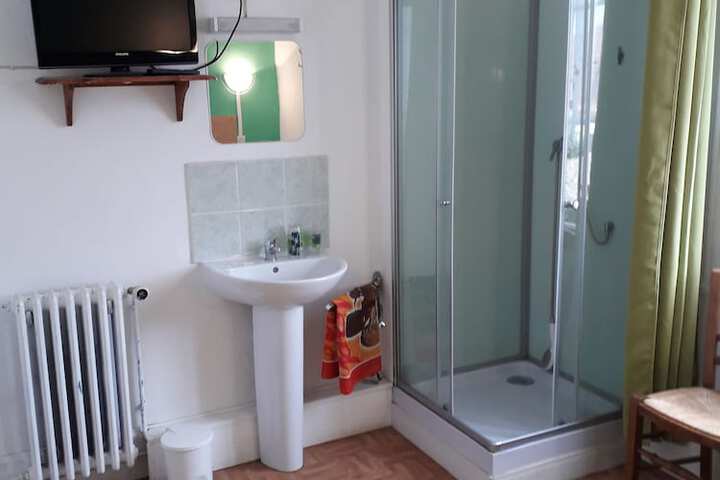 Room 2 of 37