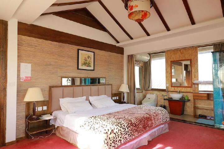 Room 4 of 4