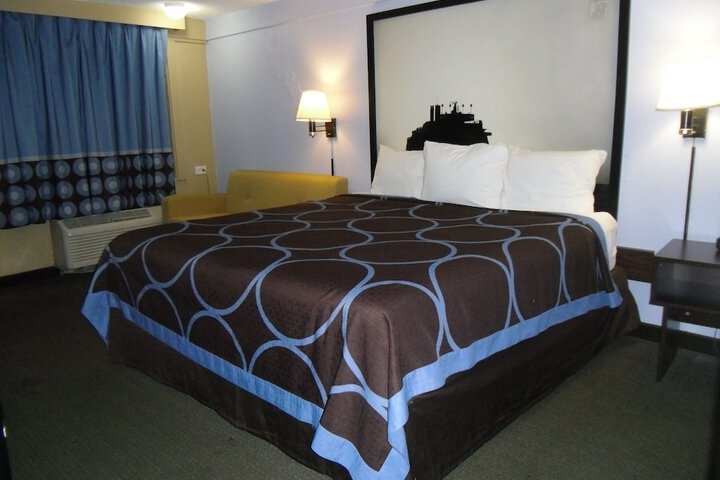 1 King Bed (9 of 14)