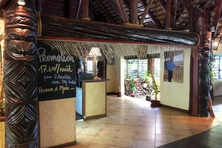 Entrance & Lobby