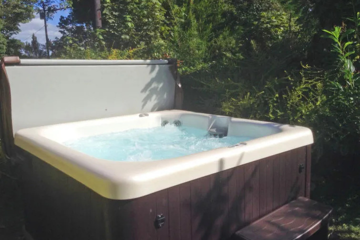 Pool 9 of 13