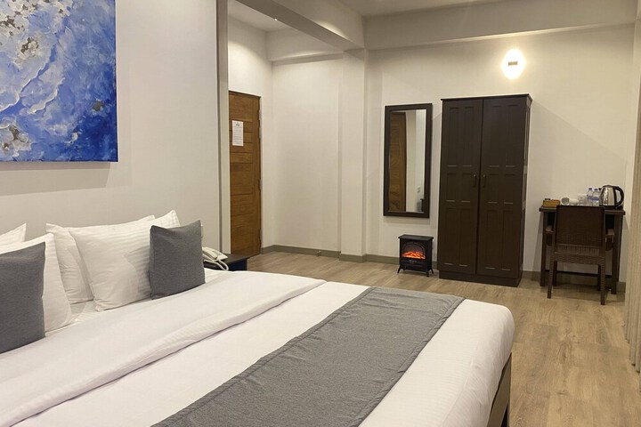 Room 9 of 29