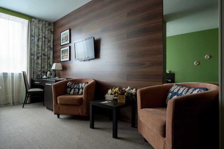 Room 9 of 38
