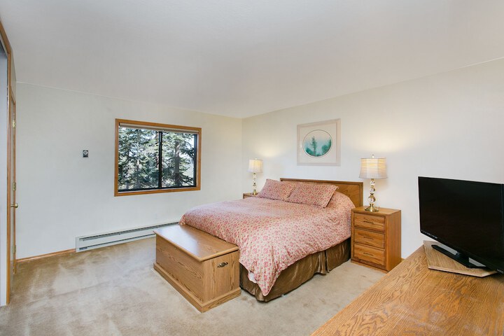 Room 4 of 83
