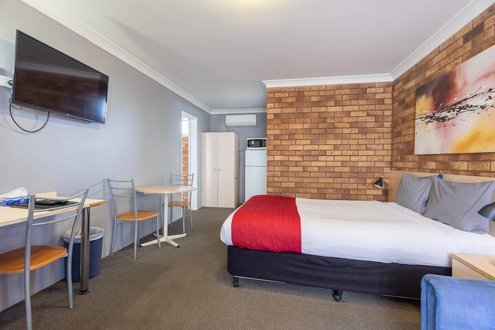 Room 28 of 42