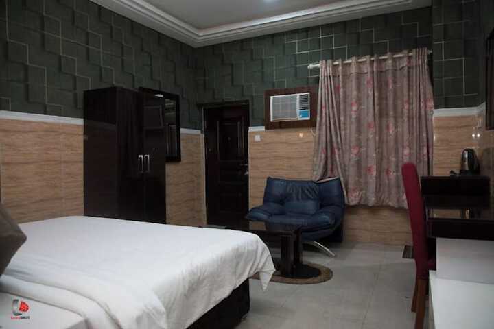 Room 38 of 76