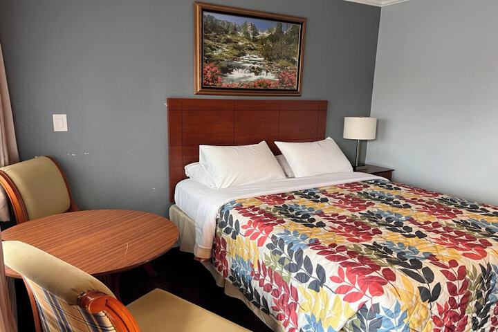 Basic 2 Queen Beds (11 of 21)