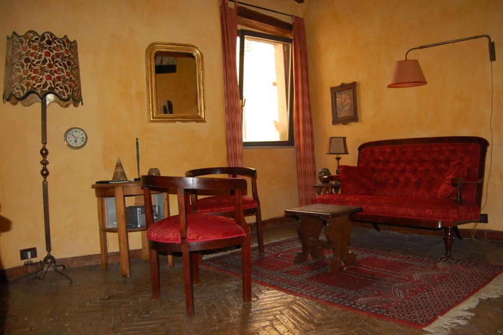 Room 10 of 17