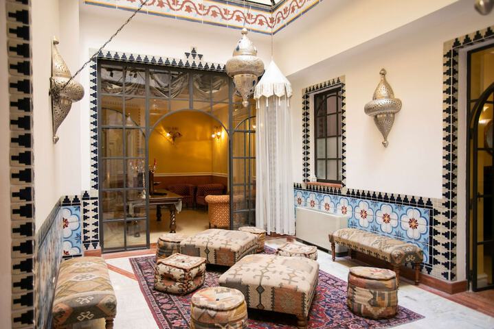 Entrance & Lobby