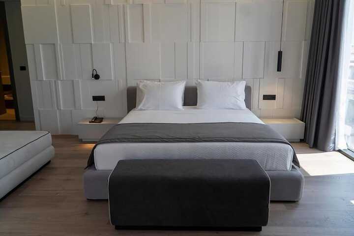 Room 9 of 34