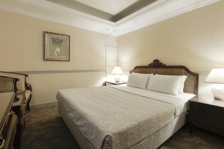 Room 19 of 38