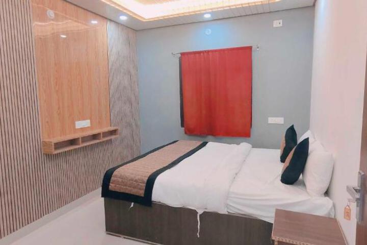 Hotel O Rai Residency