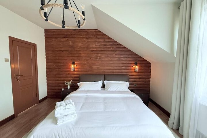 Room 27 of 63