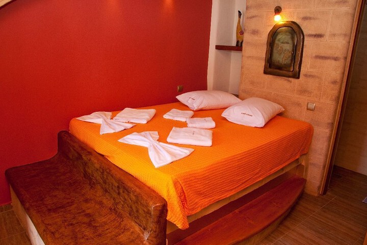 Room 2 of 31