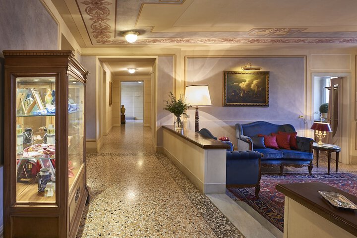 Entrance & Lobby